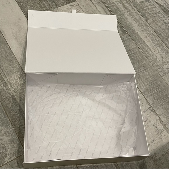 Nadine Merabi Authentic White Magnet Flap On Lead Empty Box Storage Contrast - Picture 7 of 10